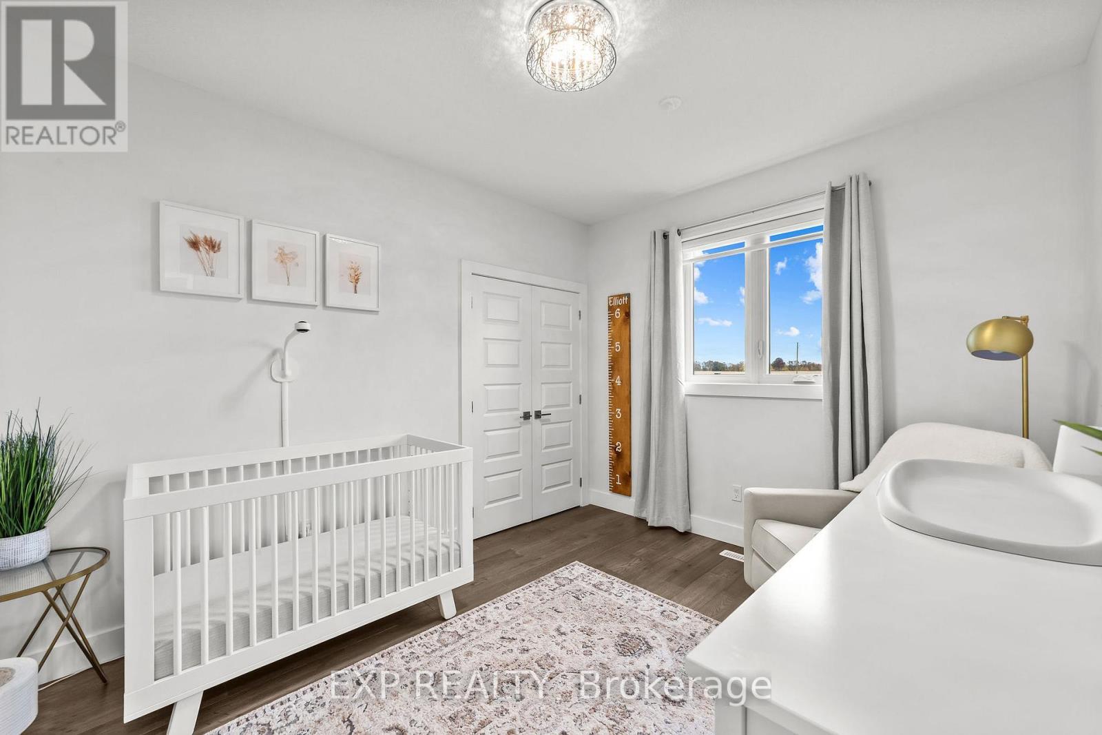 6572 Calvert Drive, Strathroy-Caradoc, ON - Indoor Photo Showing Bedroom