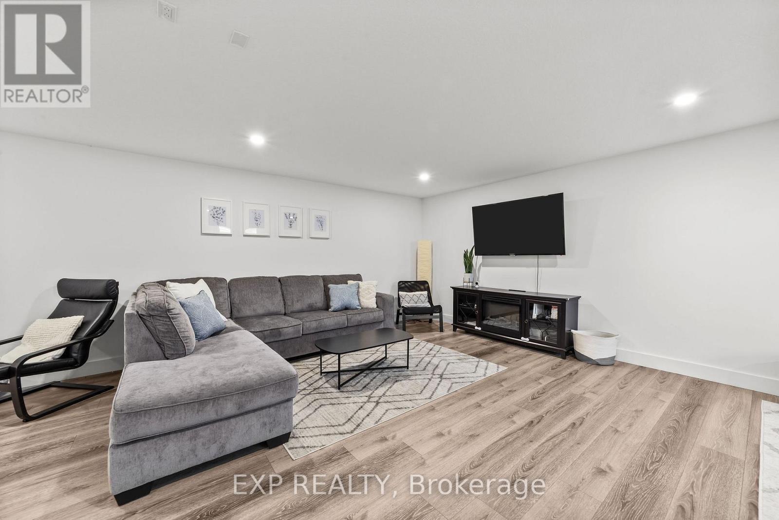 6572 Calvert Drive, Strathroy-Caradoc, ON - Indoor