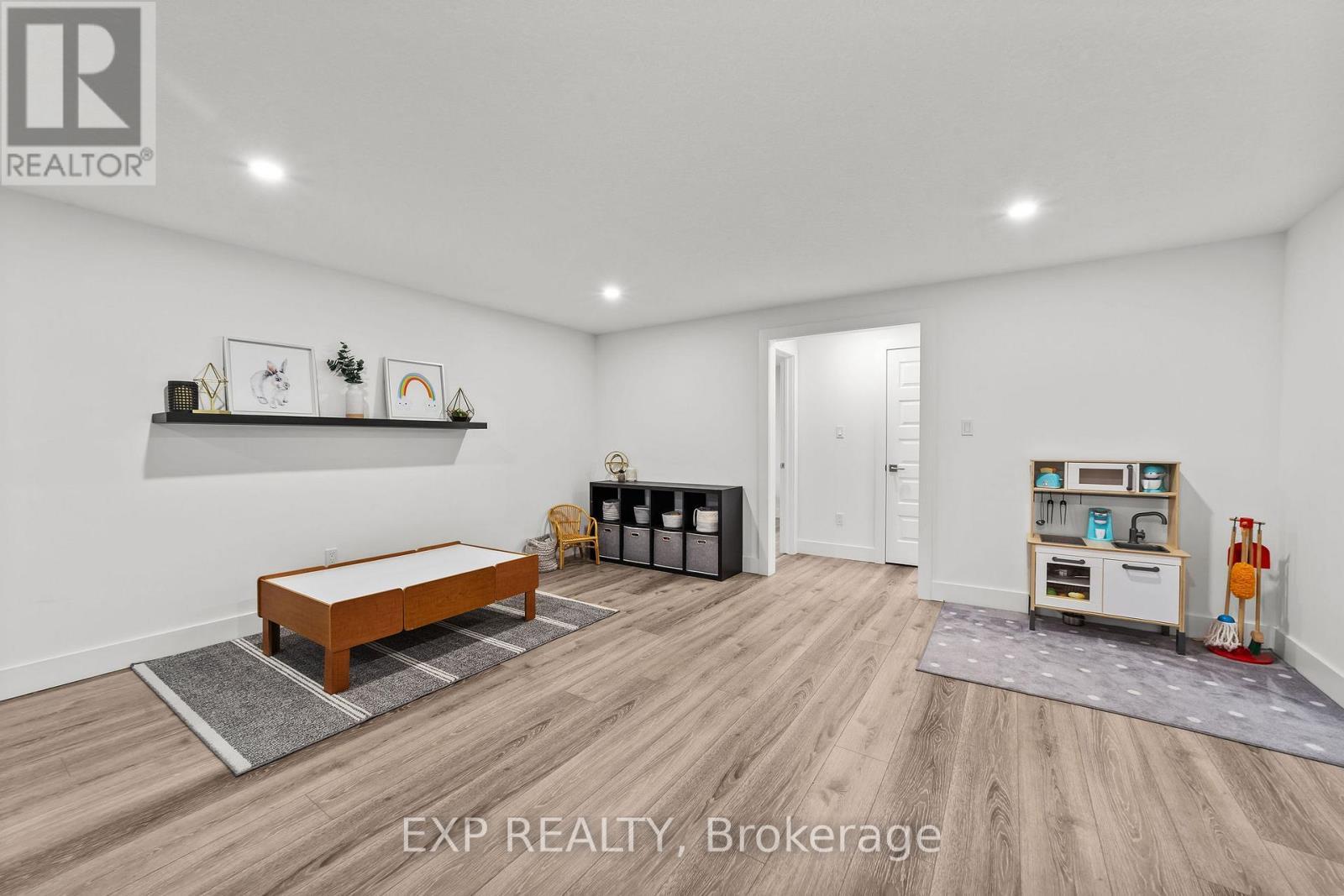 6572 Calvert Drive, Strathroy-Caradoc, ON - Indoor