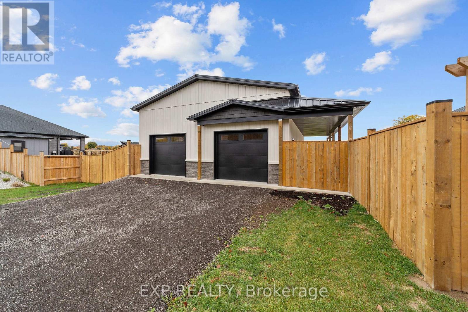 6572 Calvert Drive, Strathroy-Caradoc, ON - Outdoor