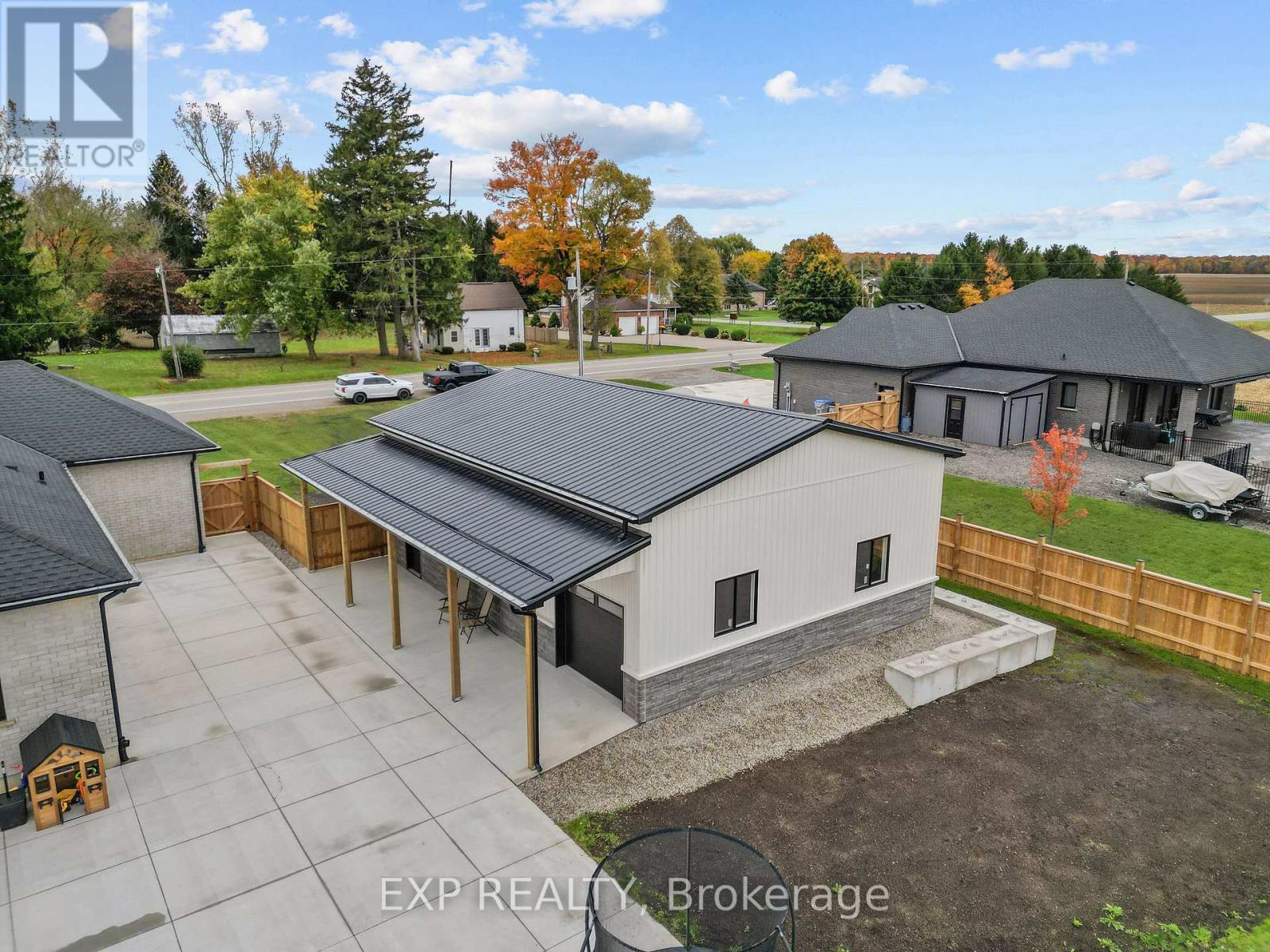 6572 Calvert Drive, Strathroy-Caradoc, ON - Outdoor