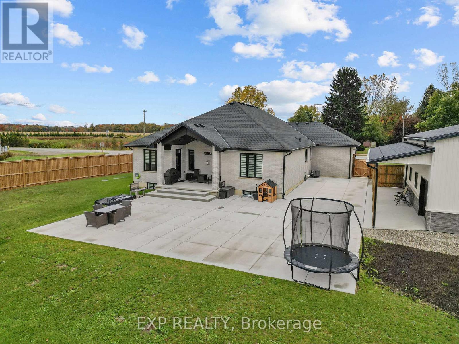 6572 Calvert Drive, Strathroy-Caradoc, ON - Outdoor