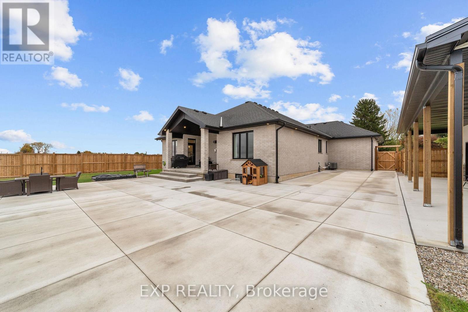 6572 Calvert Drive, Strathroy-Caradoc, ON - Outdoor