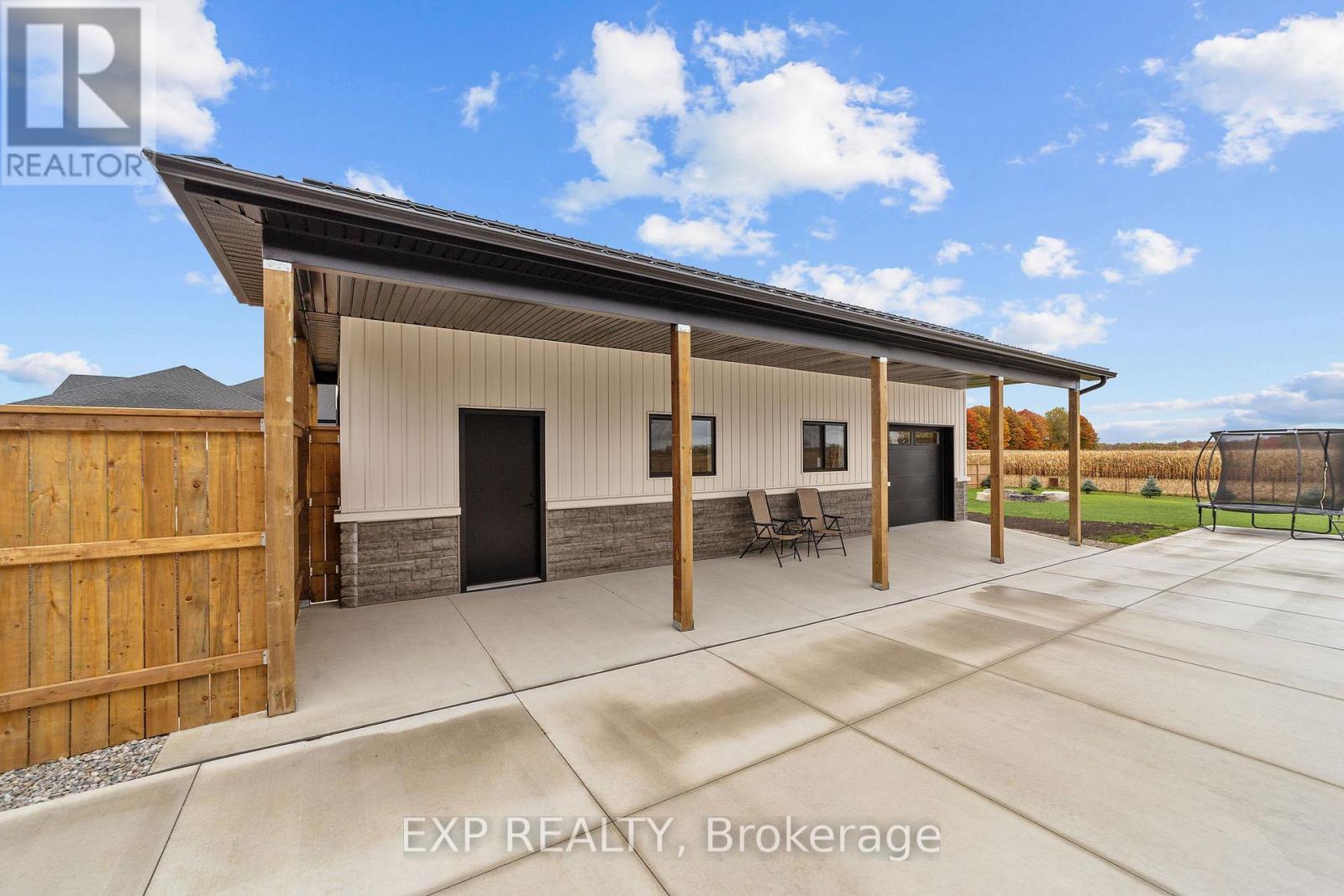 6572 Calvert Drive, Strathroy-Caradoc, ON - Outdoor With Exterior