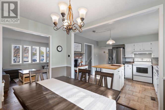349 Highview Crescent, London South (South O), ON - Indoor Photo Showing Dining Room