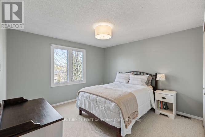 349 Highview Crescent, London South (South O), ON - Indoor Photo Showing Bedroom