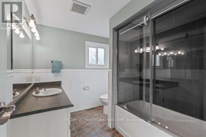 349 Highview Crescent, London South (South O), ON - Indoor Photo Showing Bathroom