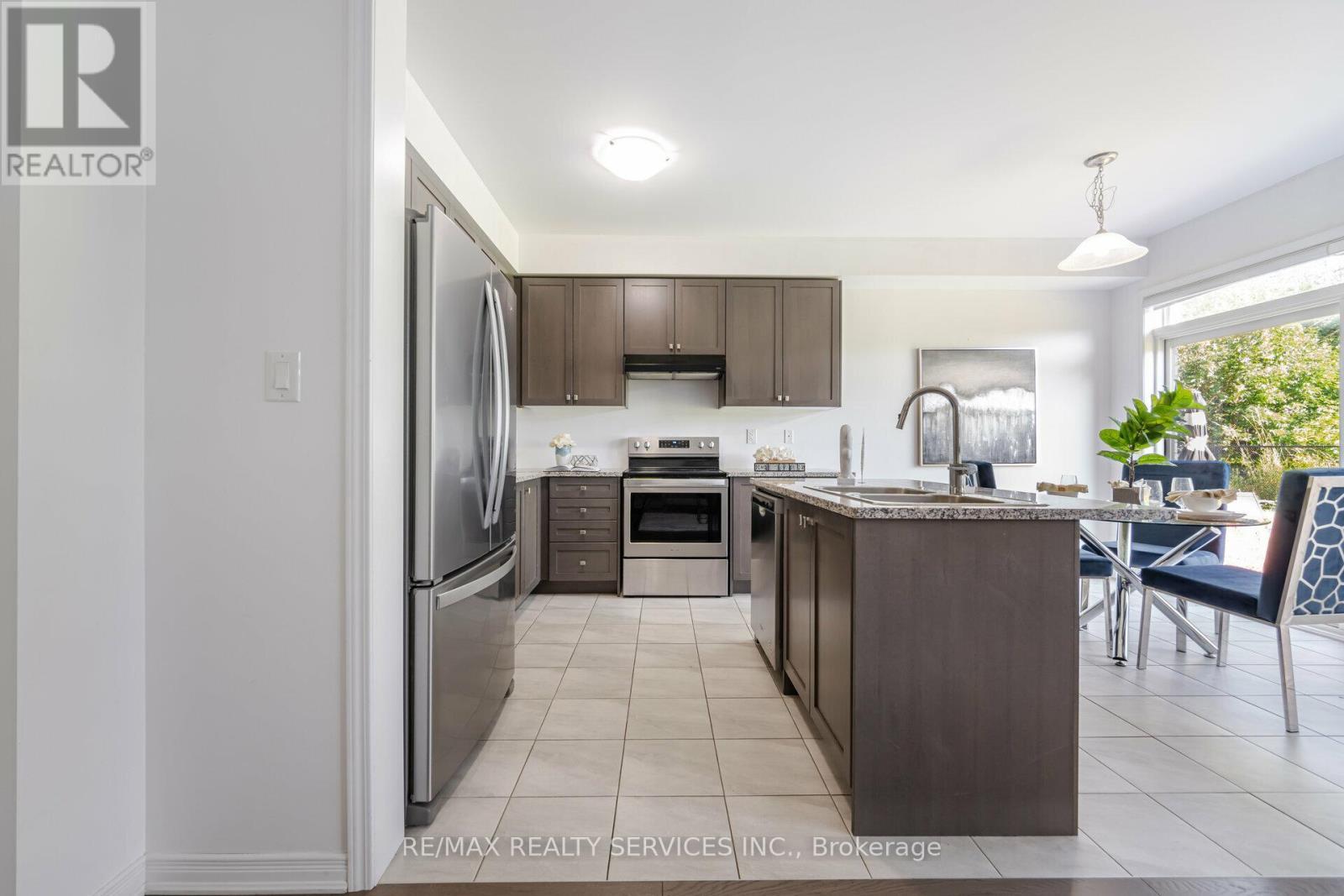 251 Bedrock Drive, Hamilton, ON - Indoor Photo Showing Kitchen With Upgraded Kitchen