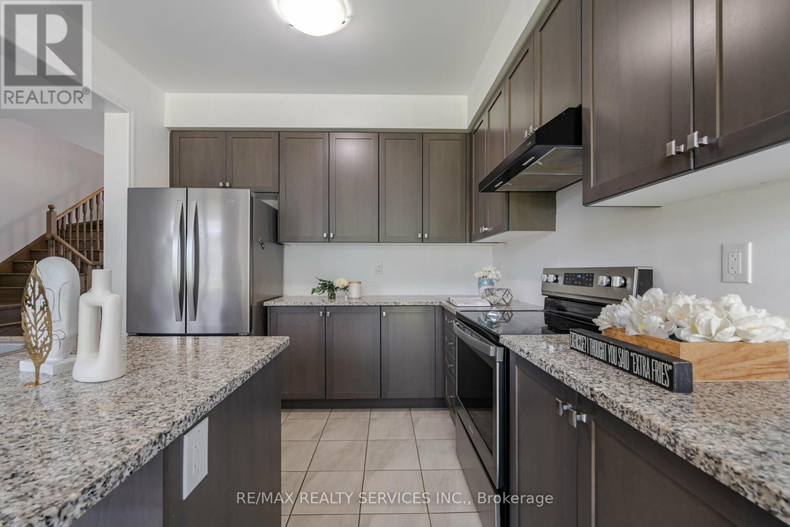 251 Bedrock Drive, Hamilton, ON - Indoor Photo Showing Kitchen With Upgraded Kitchen