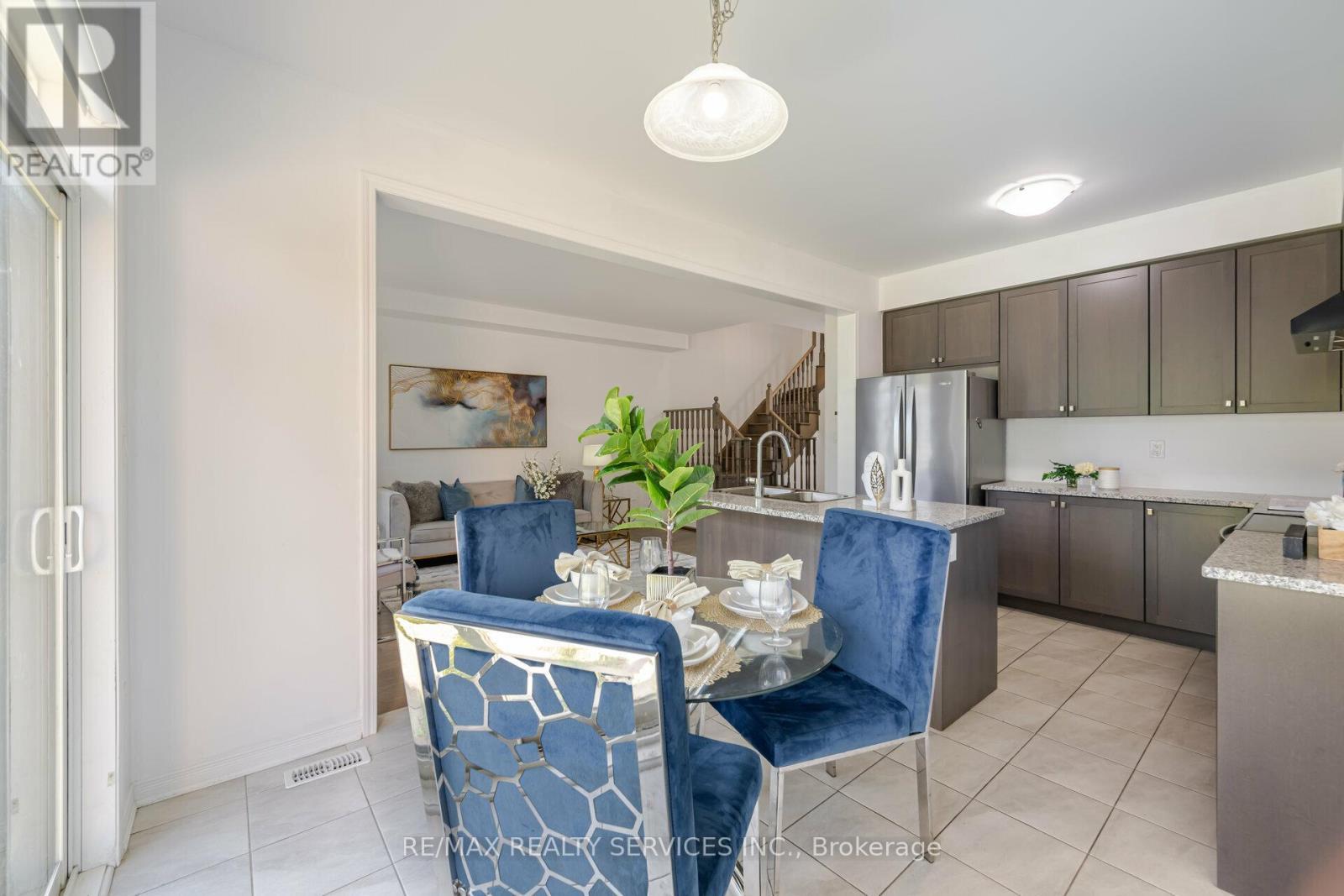 251 Bedrock Drive, Hamilton, ON - Indoor Photo Showing Kitchen