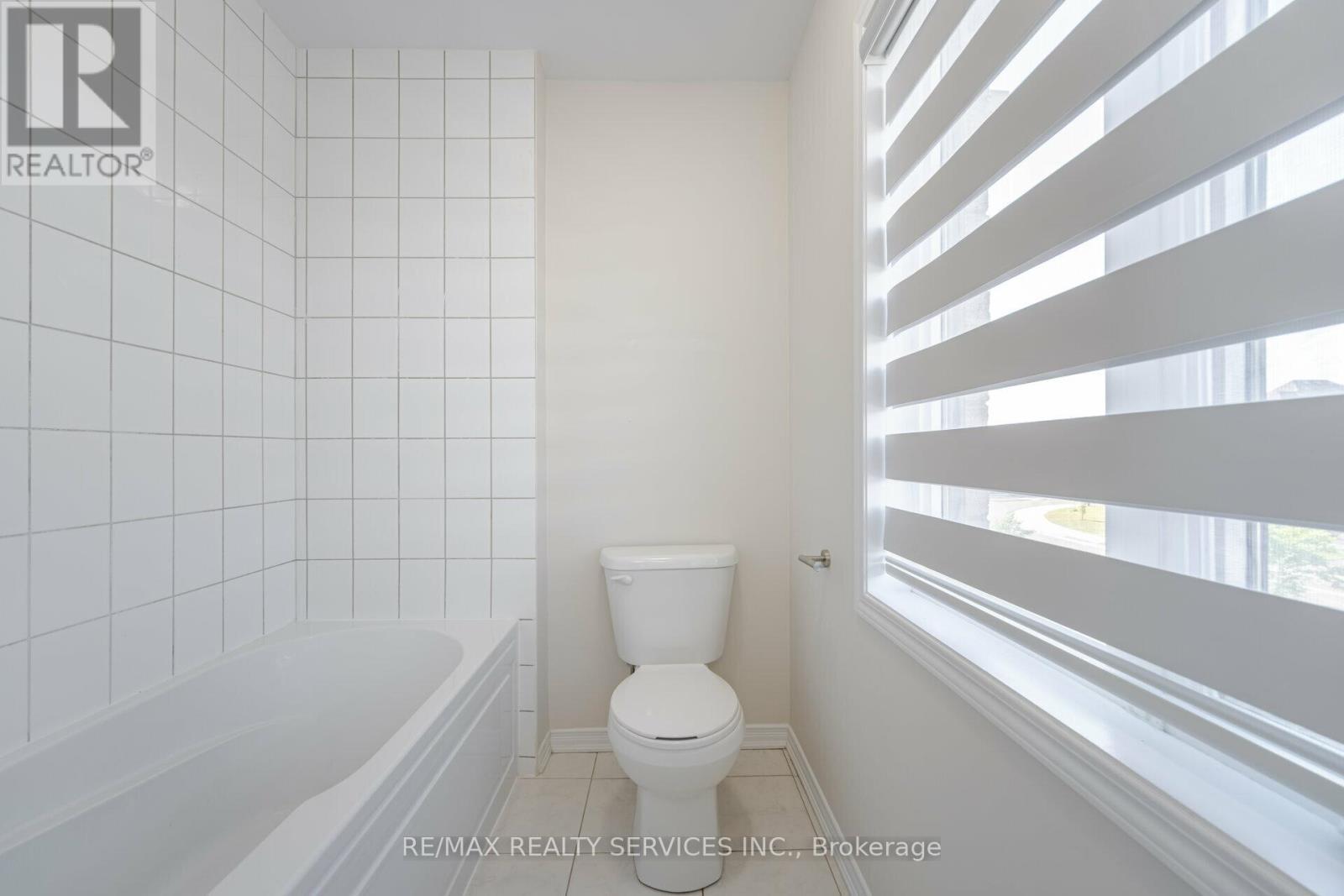 251 Bedrock Drive, Hamilton, ON - Indoor Photo Showing Bathroom