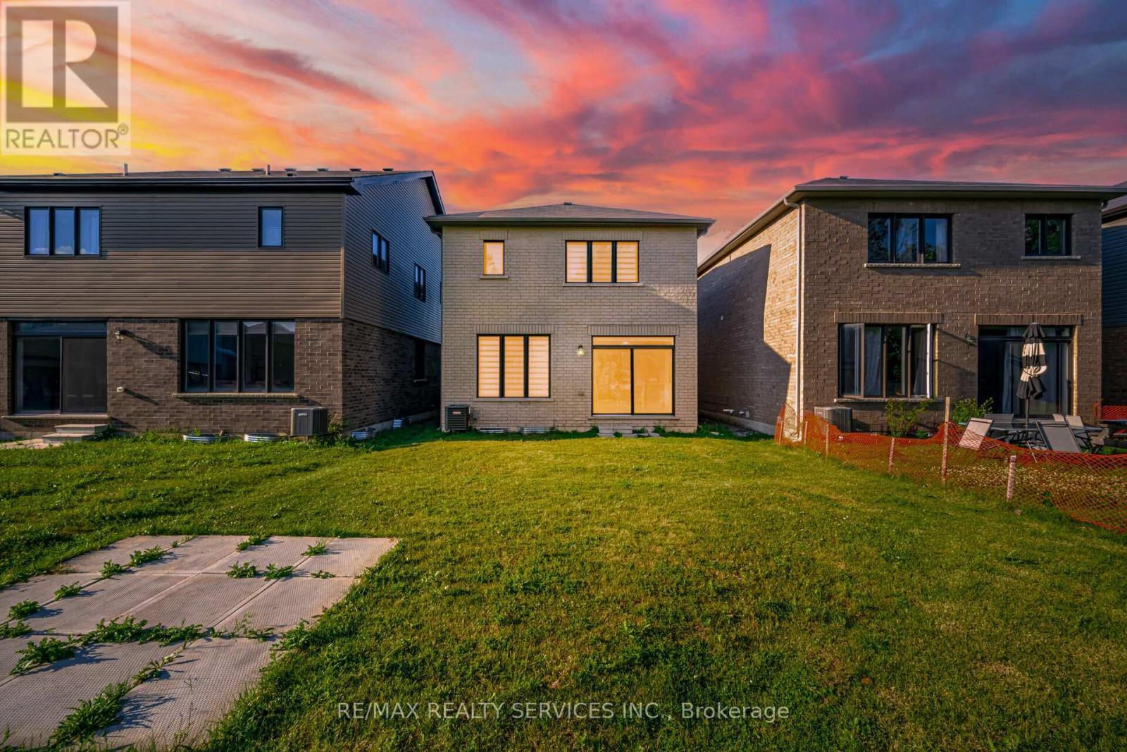 251 Bedrock Drive, Hamilton, ON - Outdoor