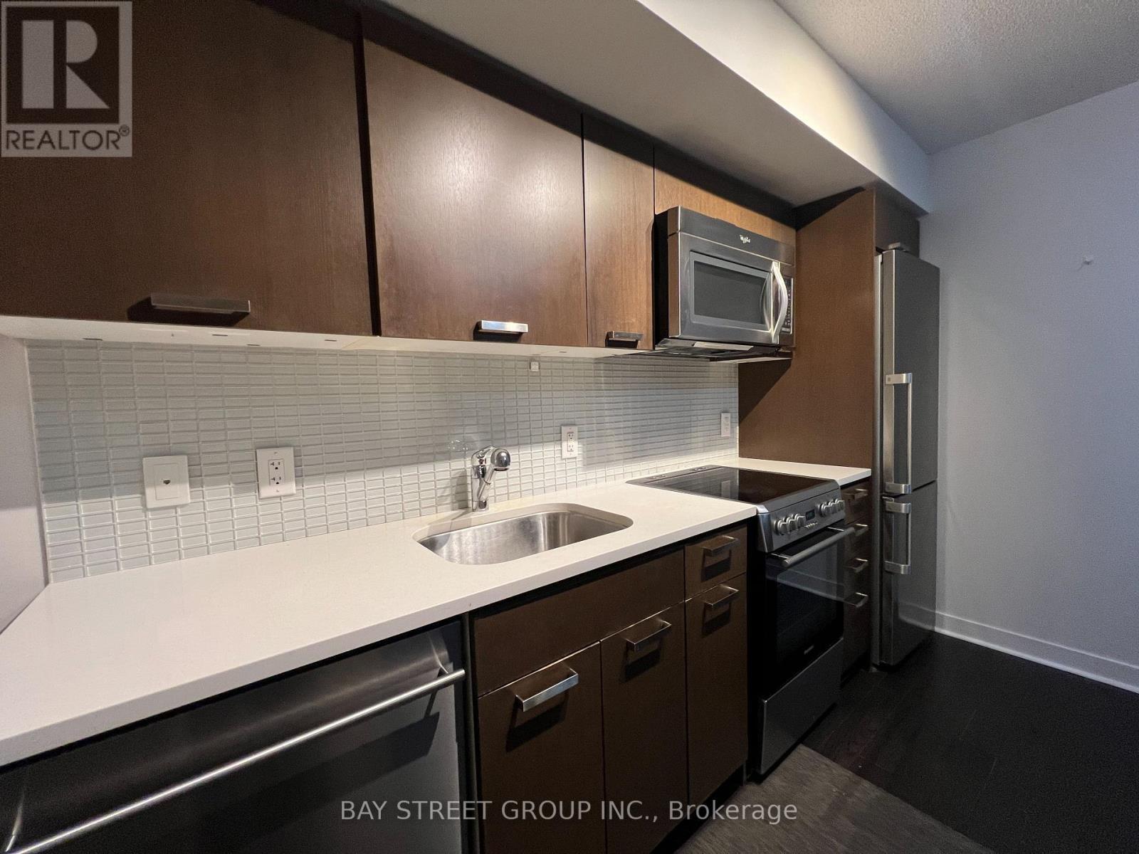 708 - 295 Adelaide Street W, Toronto, ON - Indoor Photo Showing Kitchen With Upgraded Kitchen