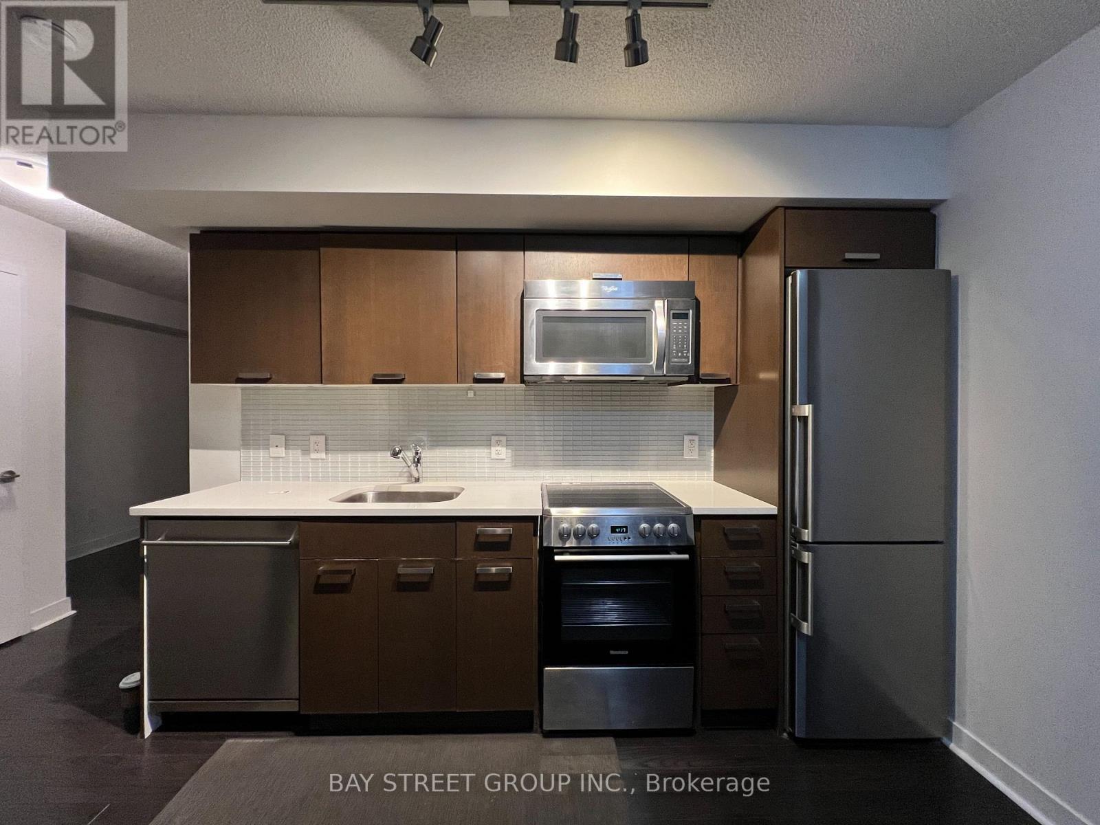 708 - 295 Adelaide Street W, Toronto, ON - Indoor Photo Showing Kitchen