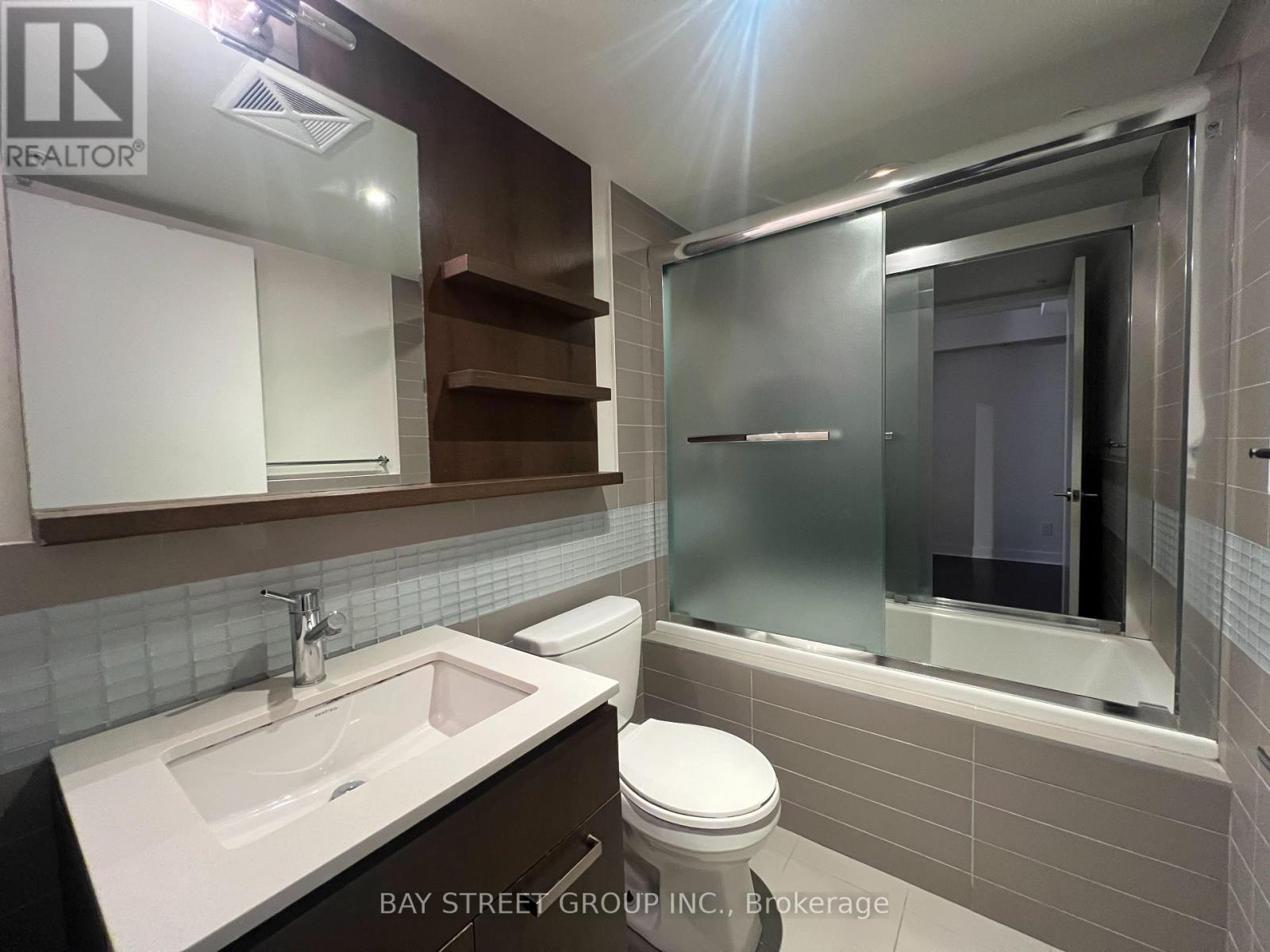 708 - 295 Adelaide Street W, Toronto, ON - Indoor Photo Showing Bathroom