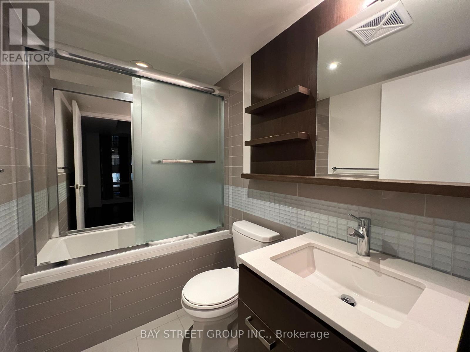 708 - 295 Adelaide Street W, Toronto, ON - Indoor Photo Showing Bathroom