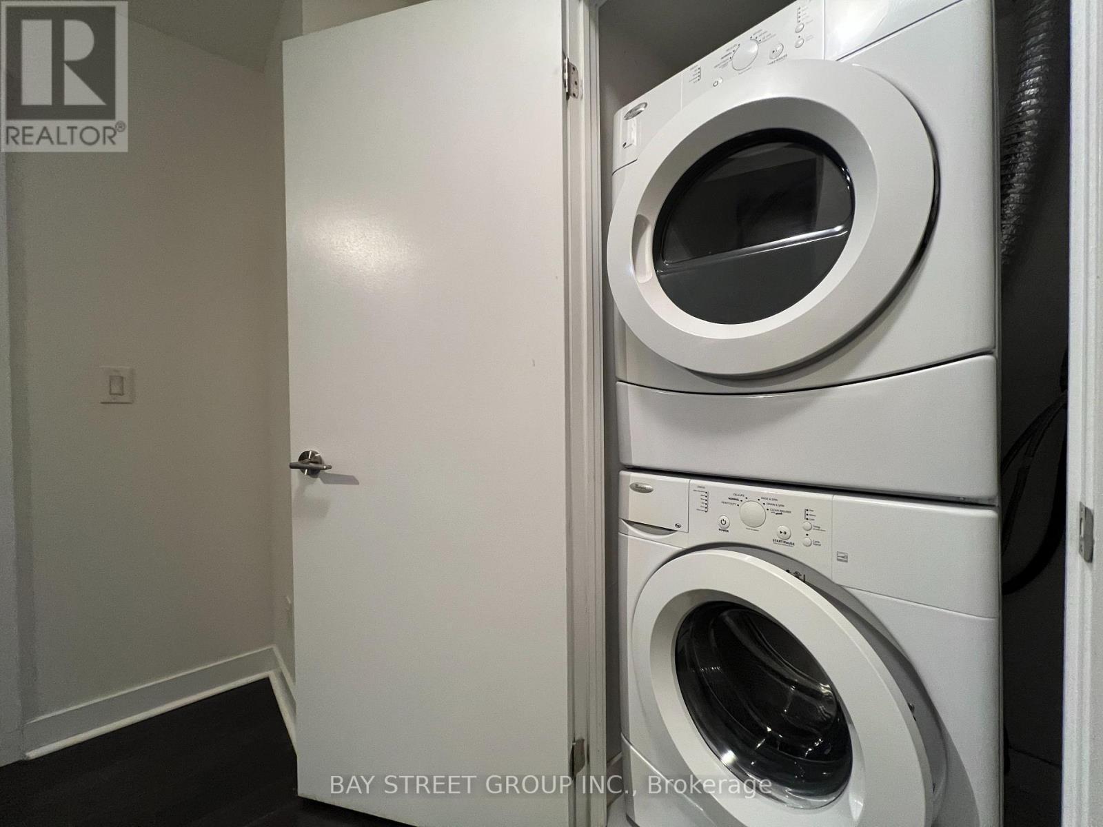 708 - 295 Adelaide Street W, Toronto, ON - Indoor Photo Showing Laundry Room