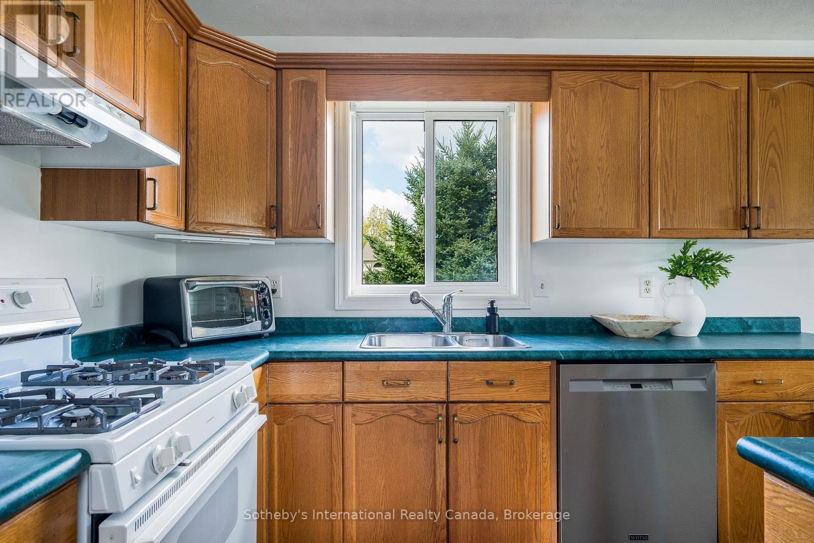 26 Country Crescent, Meaford, ON - Indoor Photo Showing Kitchen With Double Sink