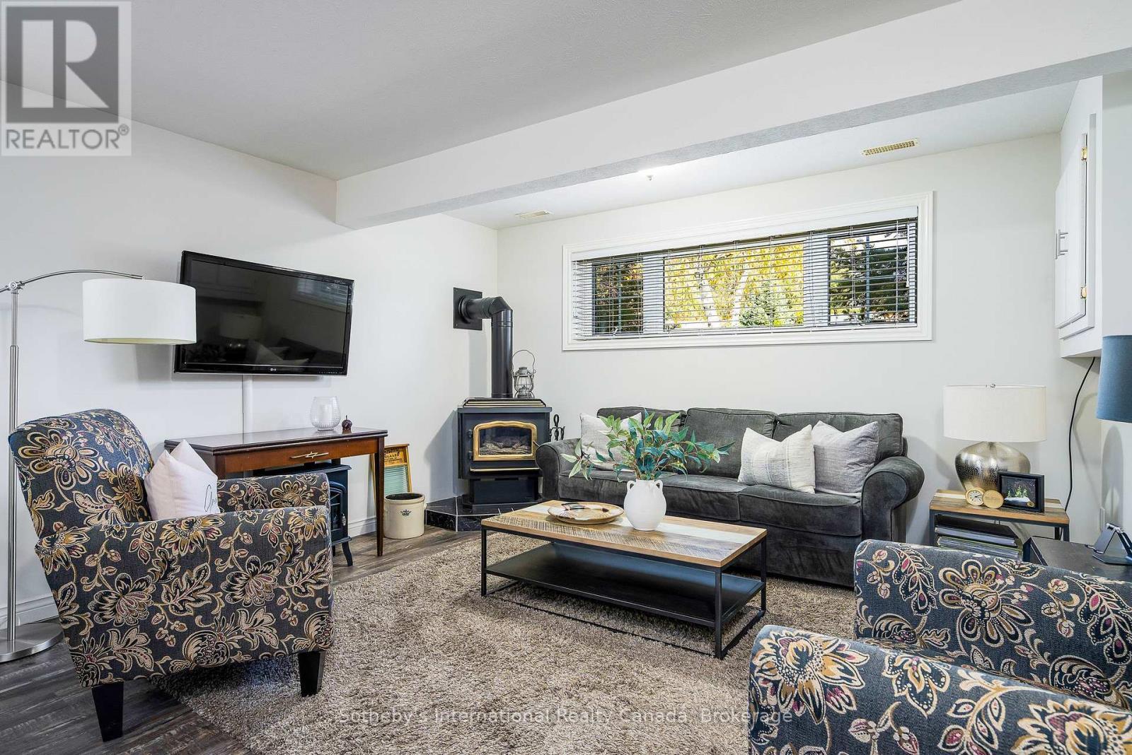 26 Country Crescent, Meaford, ON - Indoor Photo Showing Living Room With Fireplace