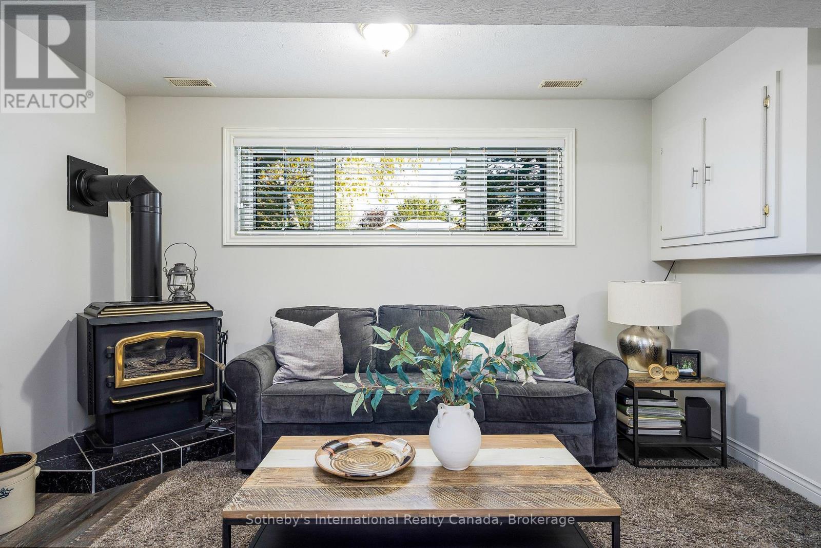 26 Country Crescent, Meaford, ON - Indoor Photo Showing Living Room With Fireplace