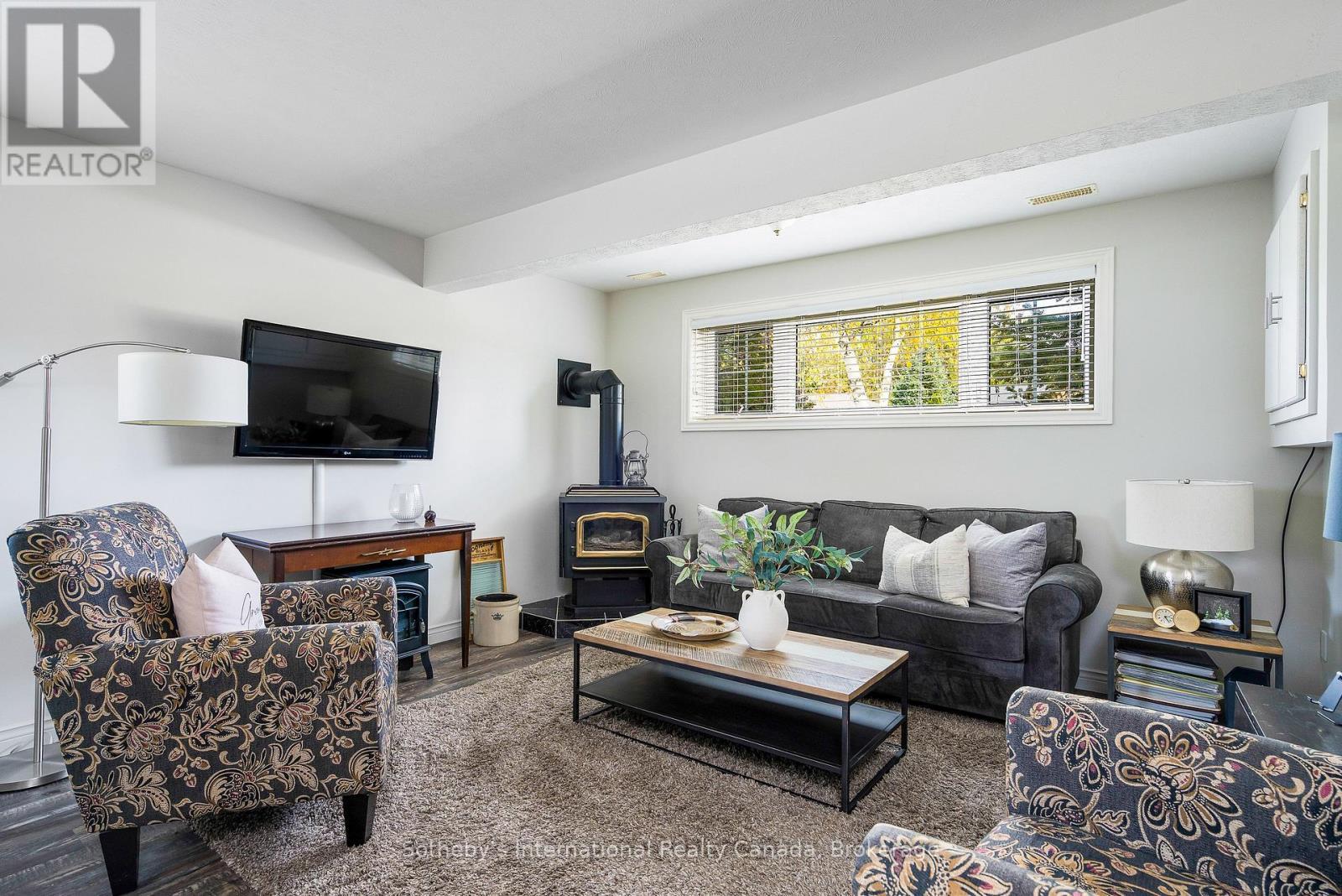 26 Country Crescent, Meaford, ON - Indoor Photo Showing Living Room With Fireplace