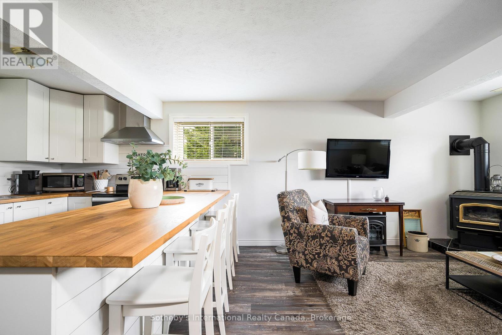 26 Country Crescent, Meaford, ON - Indoor With Fireplace