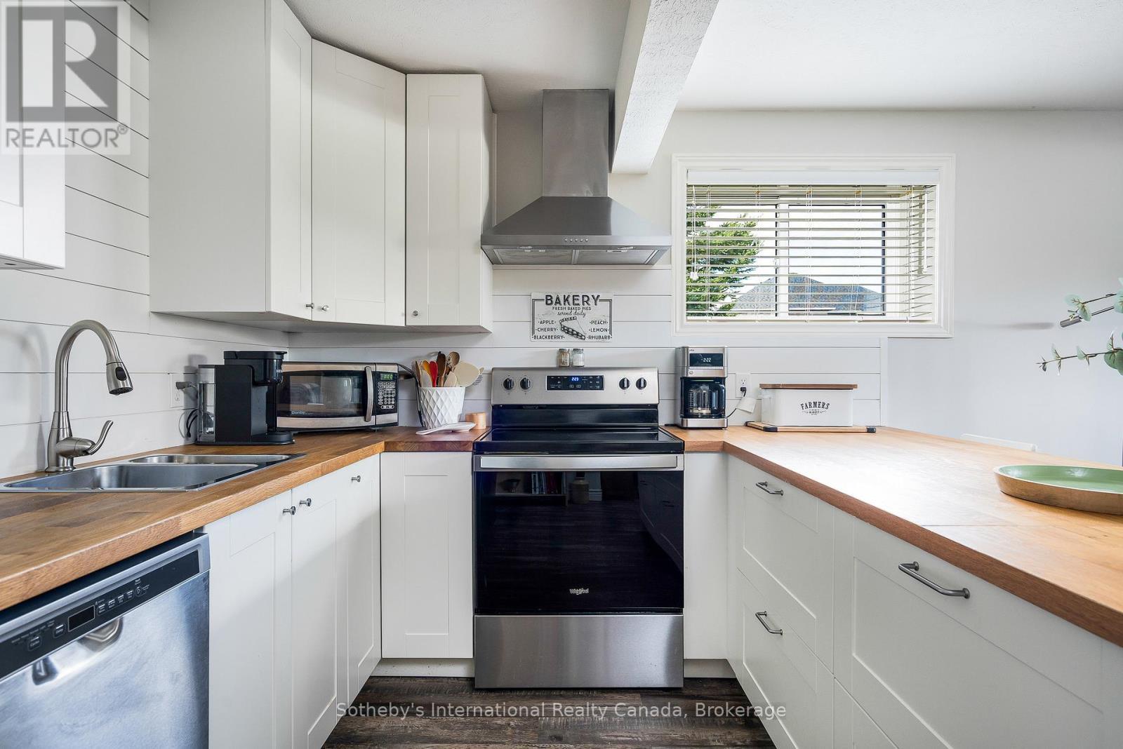 26 Country Crescent, Meaford, ON - Indoor Photo Showing Kitchen With Double Sink