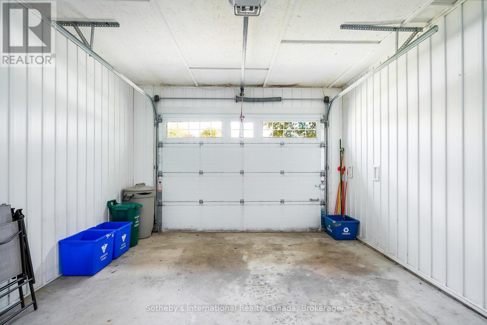 26 Country Crescent, Meaford, ON - Indoor Photo Showing Garage