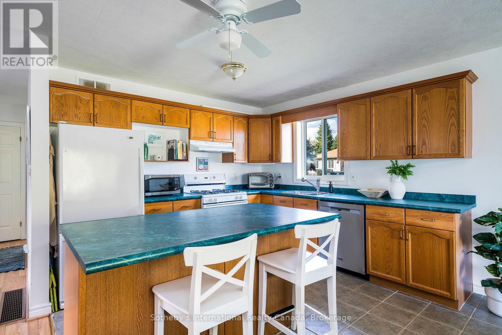 26 Country Crescent, Meaford, ON - Indoor Photo Showing Kitchen With Double Sink