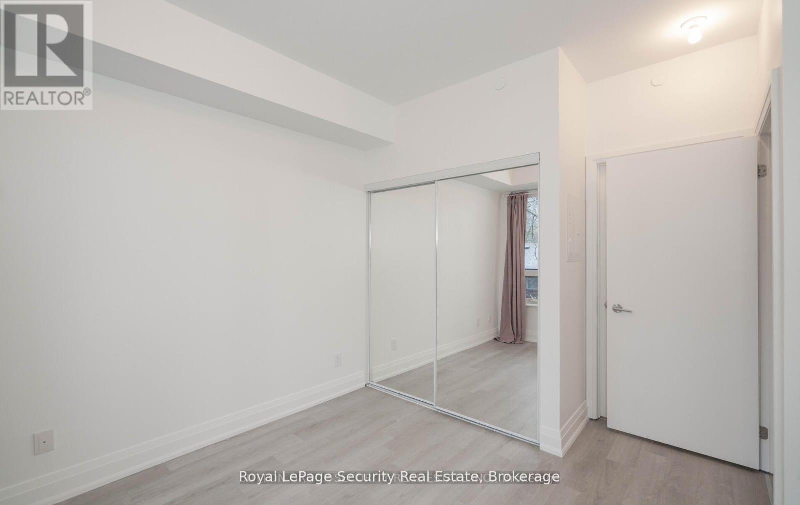 328 - 399 Spring Garden Avenue, Toronto, ON - Indoor Photo Showing Other Room