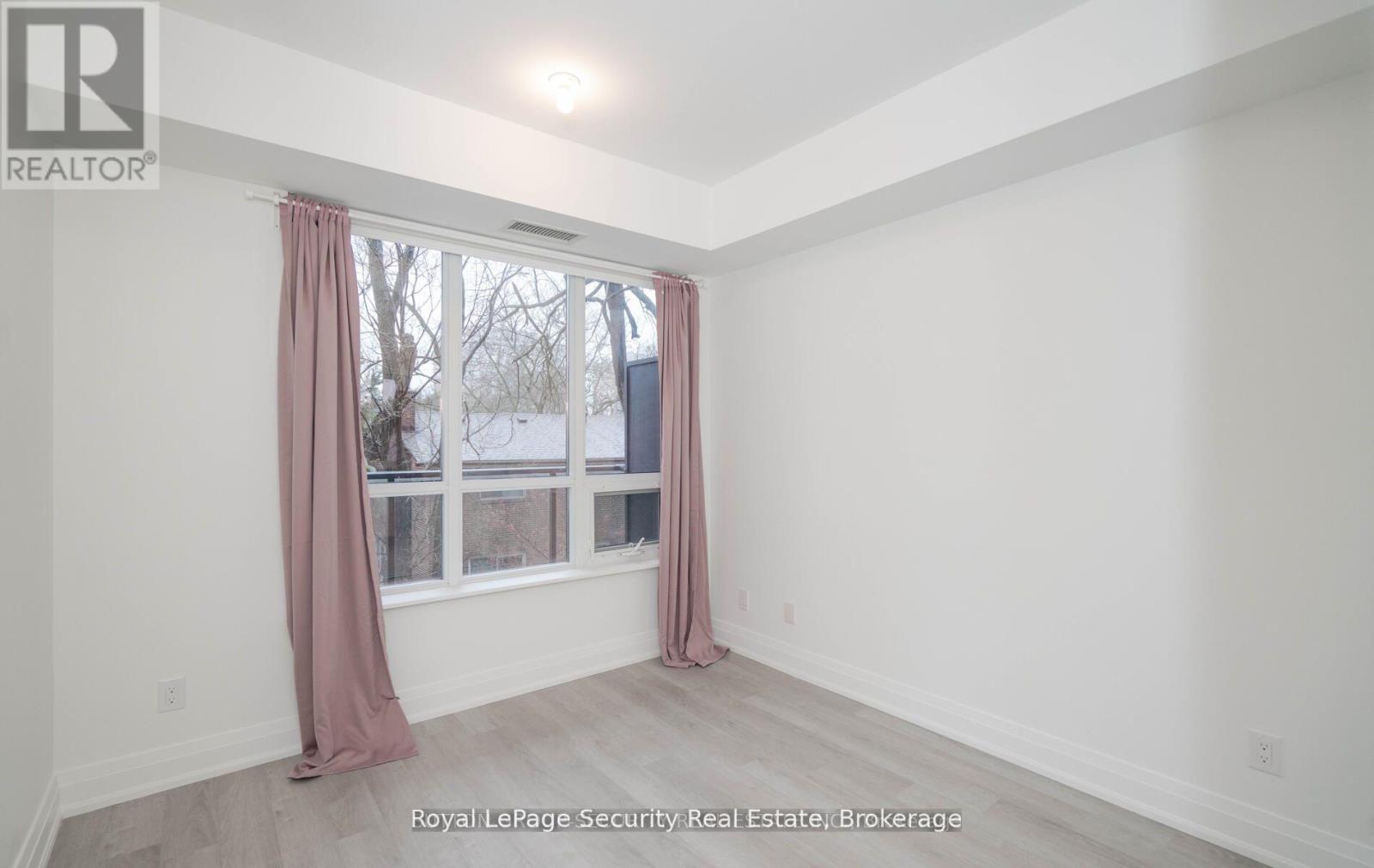 328 - 399 Spring Garden Avenue, Toronto, ON - Indoor Photo Showing Other Room