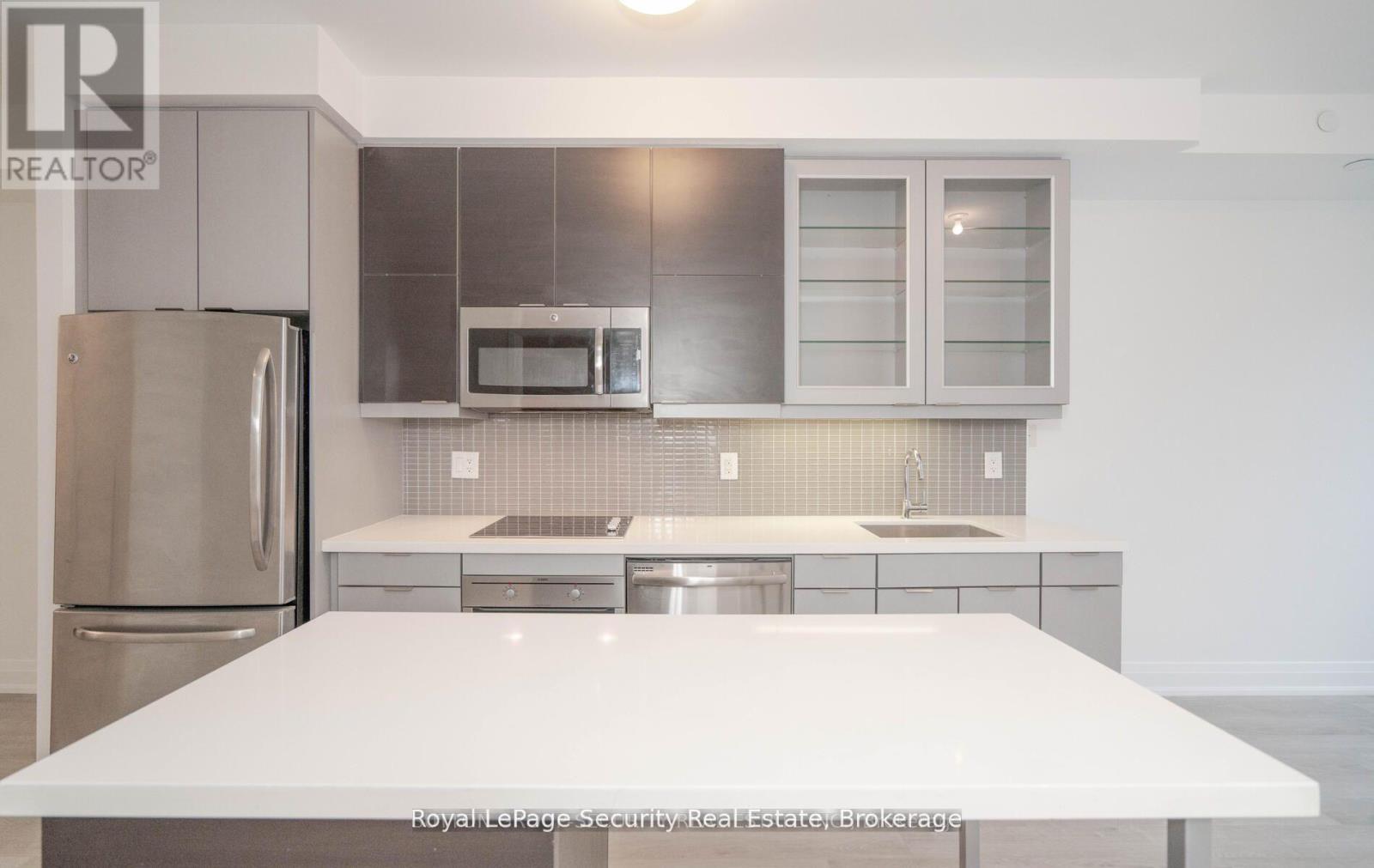 328 - 399 Spring Garden Avenue, Toronto, ON - Indoor Photo Showing Kitchen With Upgraded Kitchen