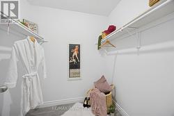 Walk In Closet -