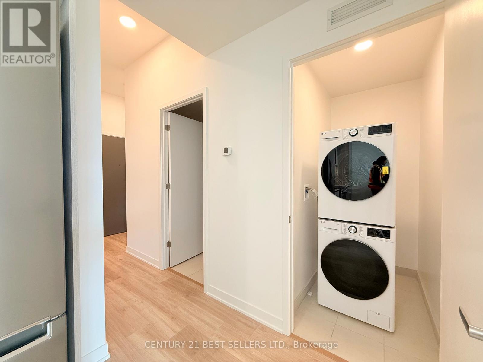 409 - 10 All Nations Drive, Brampton, ON - Indoor Photo Showing Laundry Room