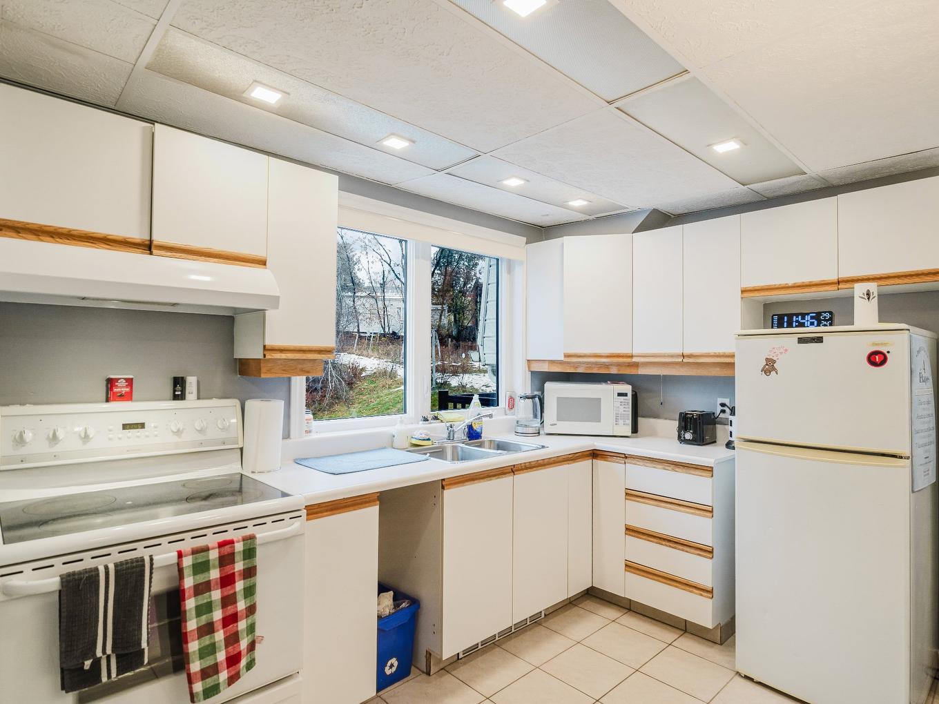 Cuisine - 1647 - 1651 Rue Émery-Lussier, Sherbrooke (Fleurimont), QC - Indoor Photo Showing Kitchen With Double Sink