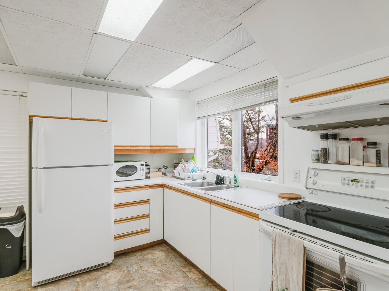 Cuisine - 1647 - 1651 Rue Émery-Lussier, Sherbrooke (Fleurimont), QC - Indoor Photo Showing Kitchen With Double Sink