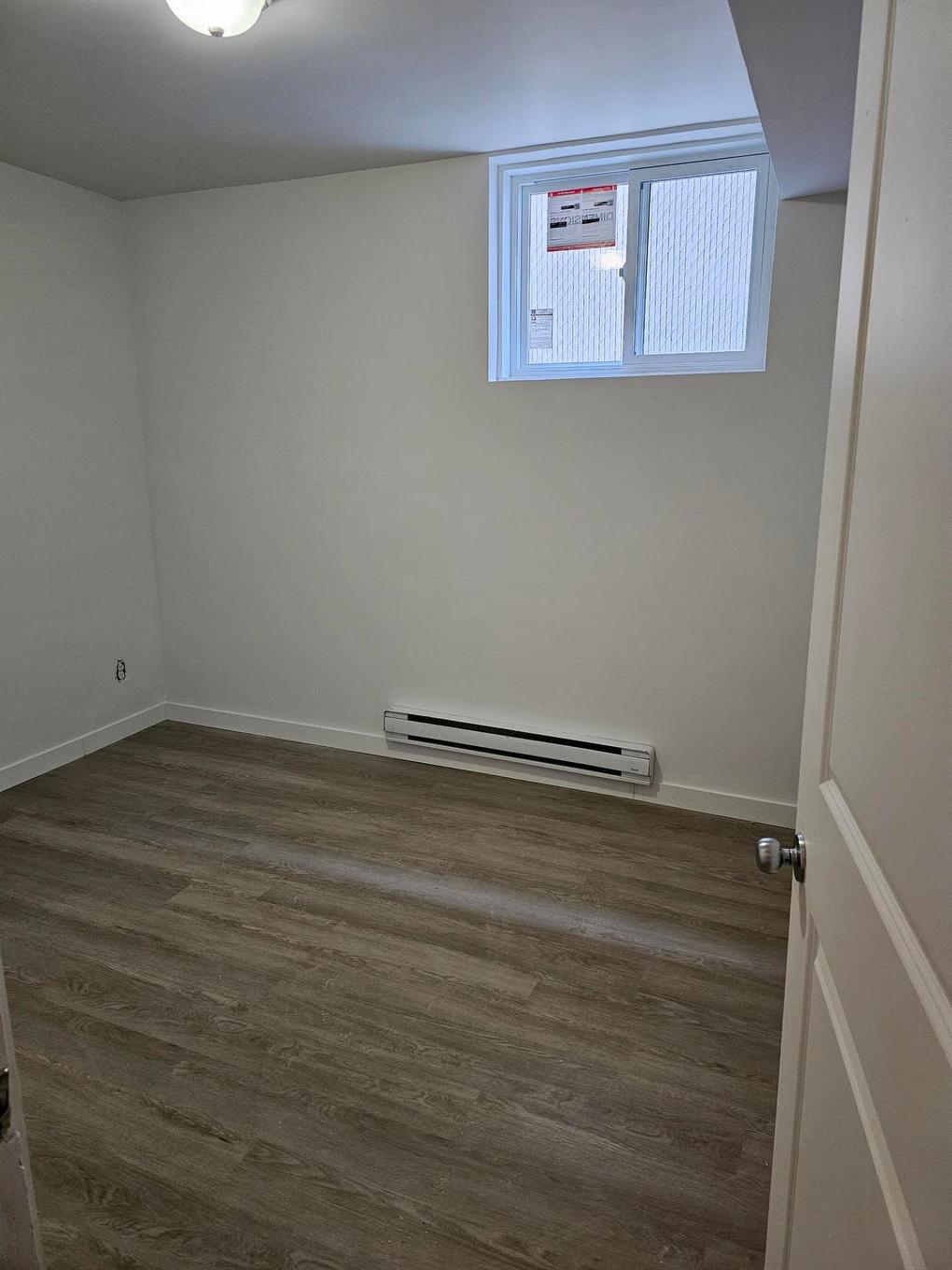 Bedroom - 2-10842 Av. Armand-Lavergne, Montréal (Montréal-Nord), QC - Indoor Photo Showing Other Room