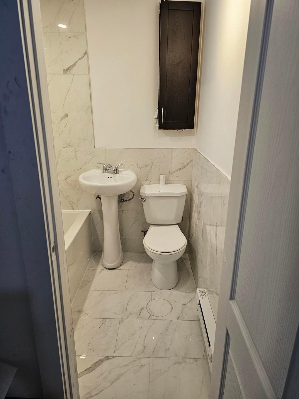 Bathroom - 2-10842 Av. Armand-Lavergne, Montréal (Montréal-Nord), QC - Indoor Photo Showing Bathroom