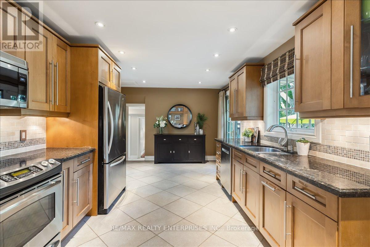 1424 Indian Road, Mississauga, ON - Indoor Photo Showing Kitchen With Stainless Steel Kitchen