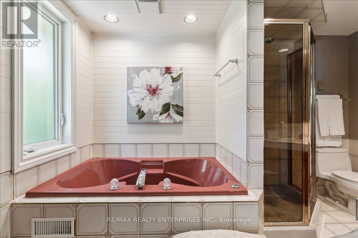 1424 Indian Road, Mississauga, ON - Indoor Photo Showing Bathroom