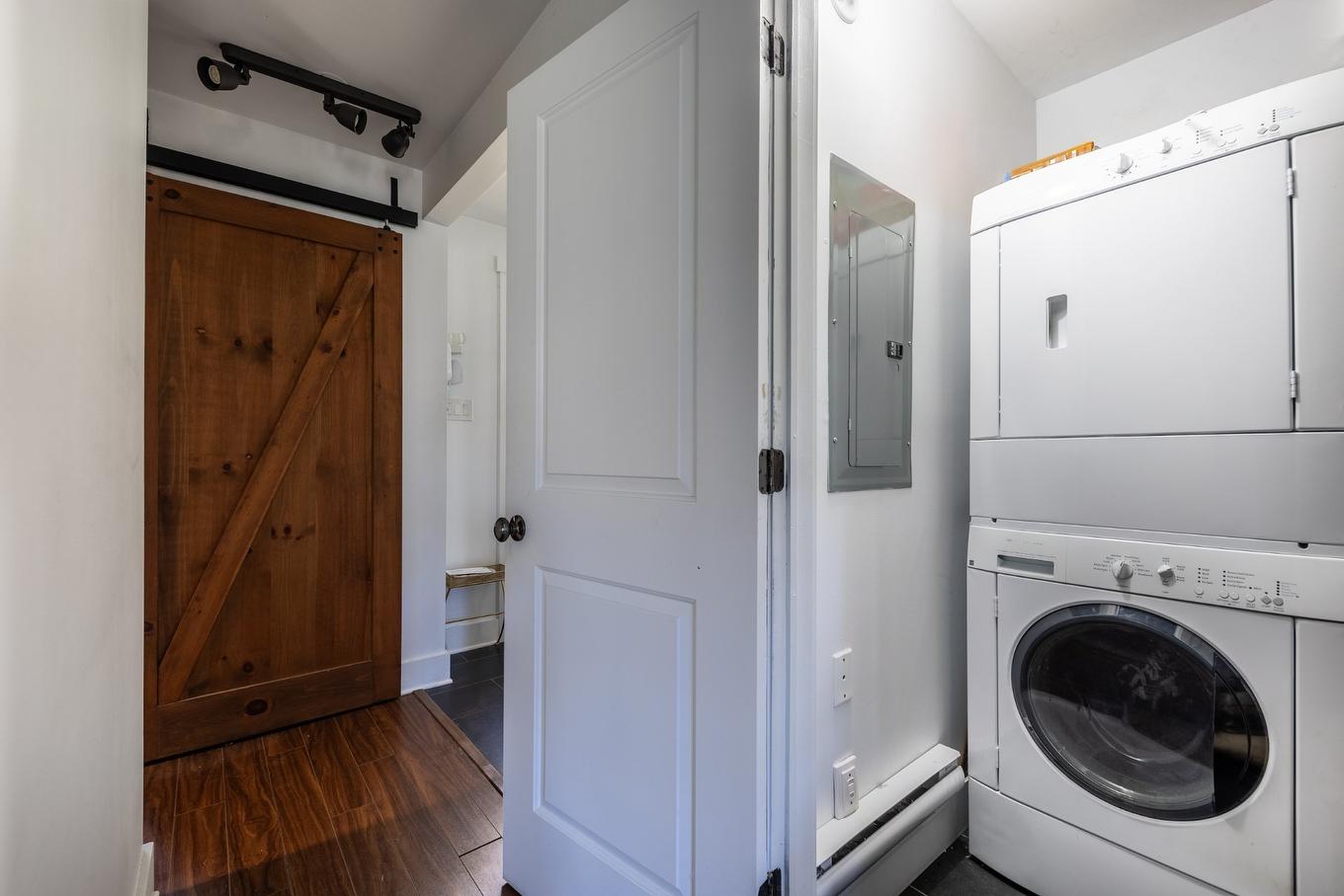 Salle de lavage - 102-117 Rue De Laviolette, Bromont, QC - Indoor Photo Showing Laundry Room