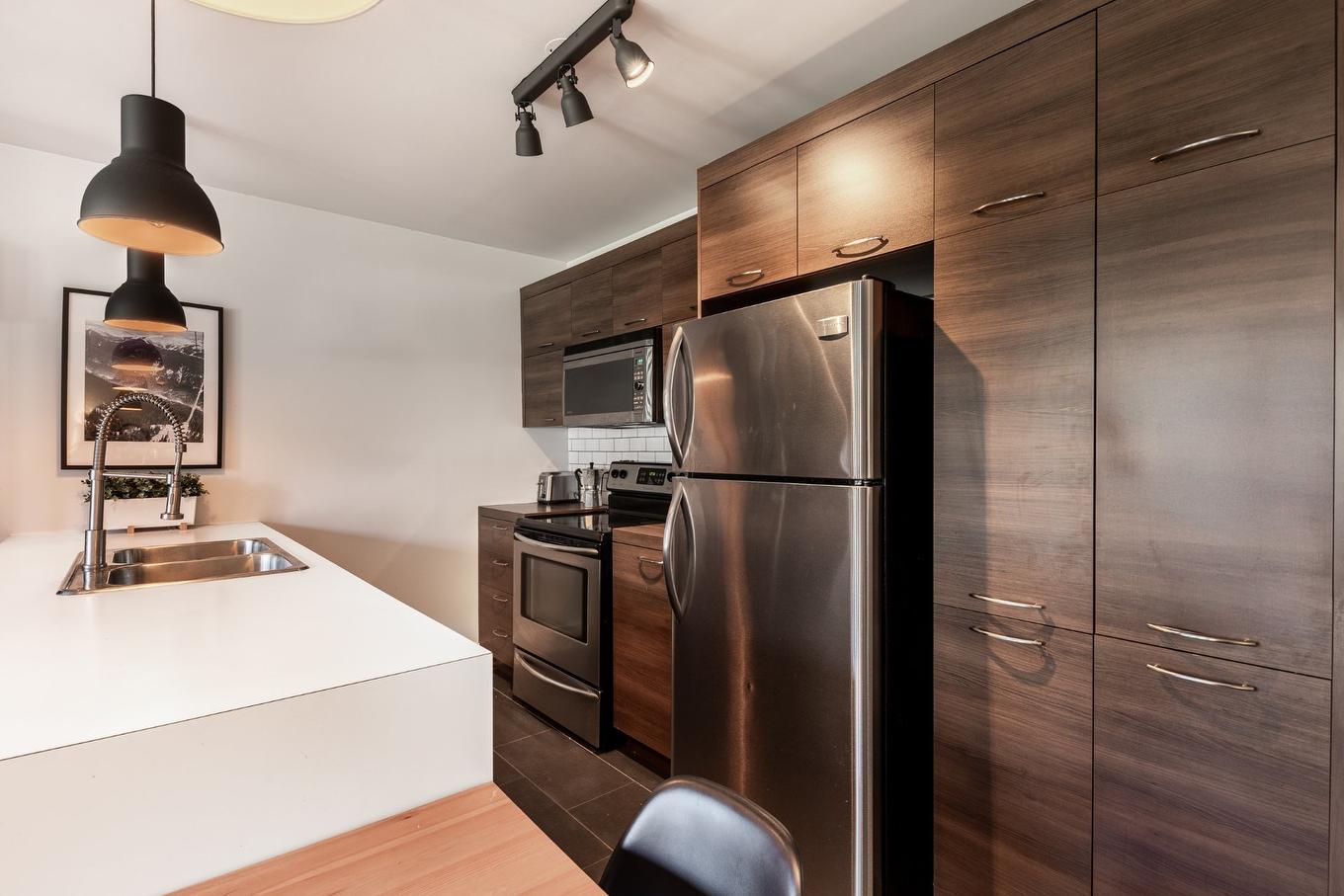 Cuisine - 102-117 Rue De Laviolette, Bromont, QC - Indoor Photo Showing Kitchen With Double Sink