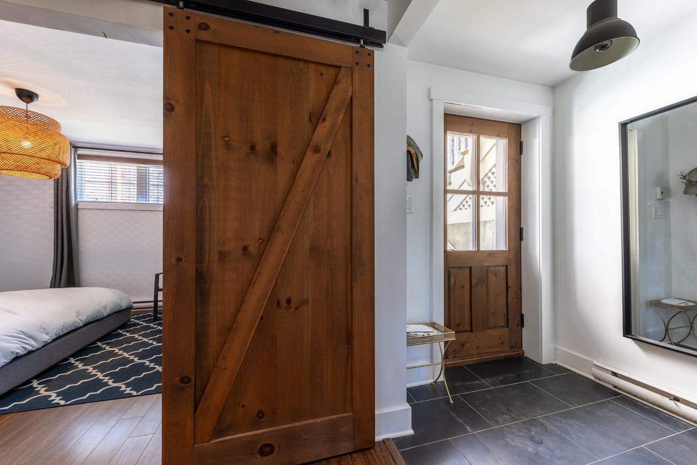 Hall d'entrée/Vestibule - 102-117 Rue De Laviolette, Bromont, QC - Indoor Photo Showing Other Room