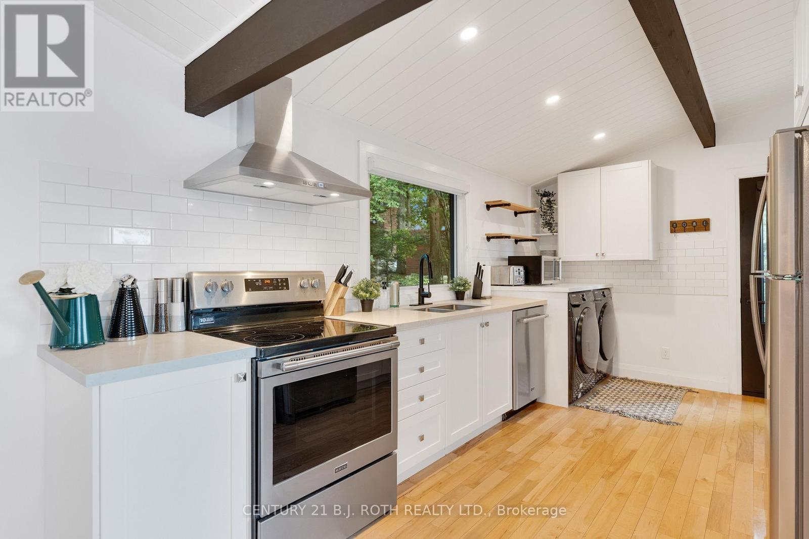 334 Stewart Lake Road, Georgian Bay, ON - Indoor Photo Showing Kitchen
