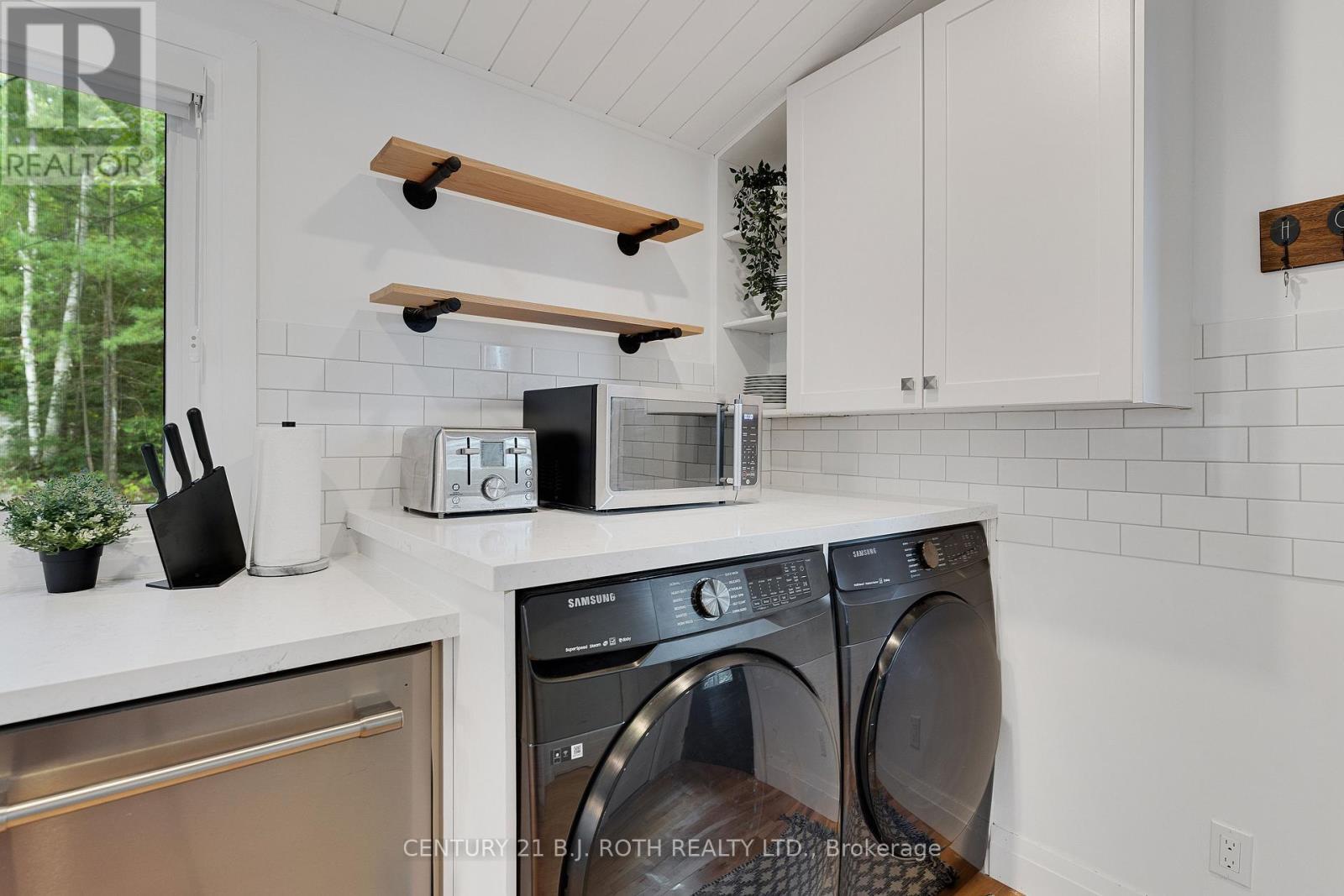 334 Stewart Lake Road, Georgian Bay, ON - Indoor Photo Showing Laundry Room