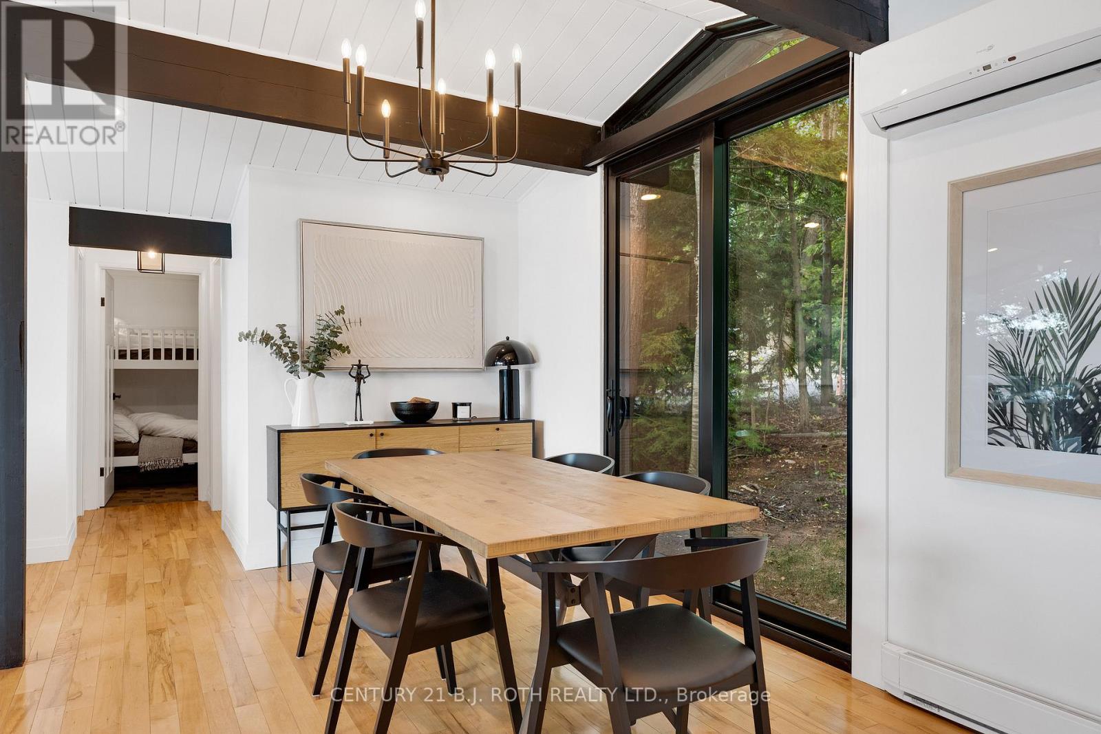 334 Stewart Lake Road, Georgian Bay, ON - Indoor Photo Showing Dining Room