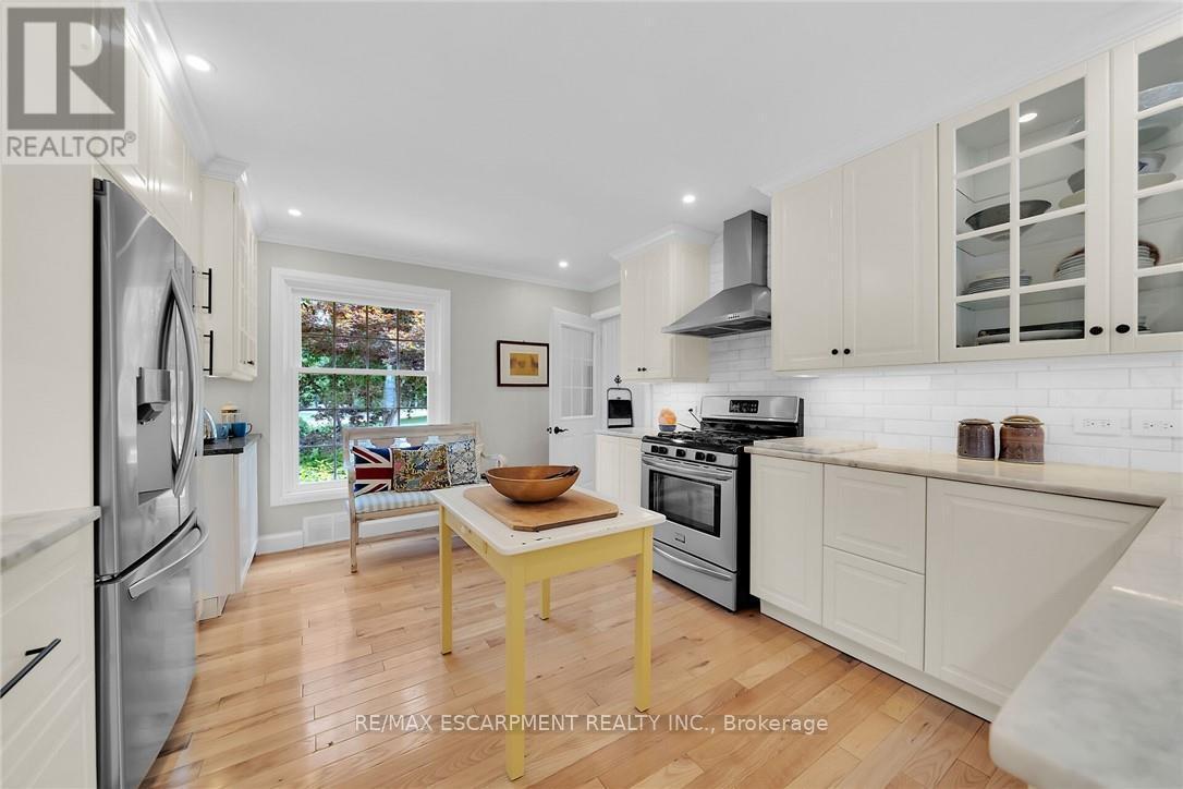 14 Simcoe Boulevard, Norfolk, ON - Indoor Photo Showing Kitchen