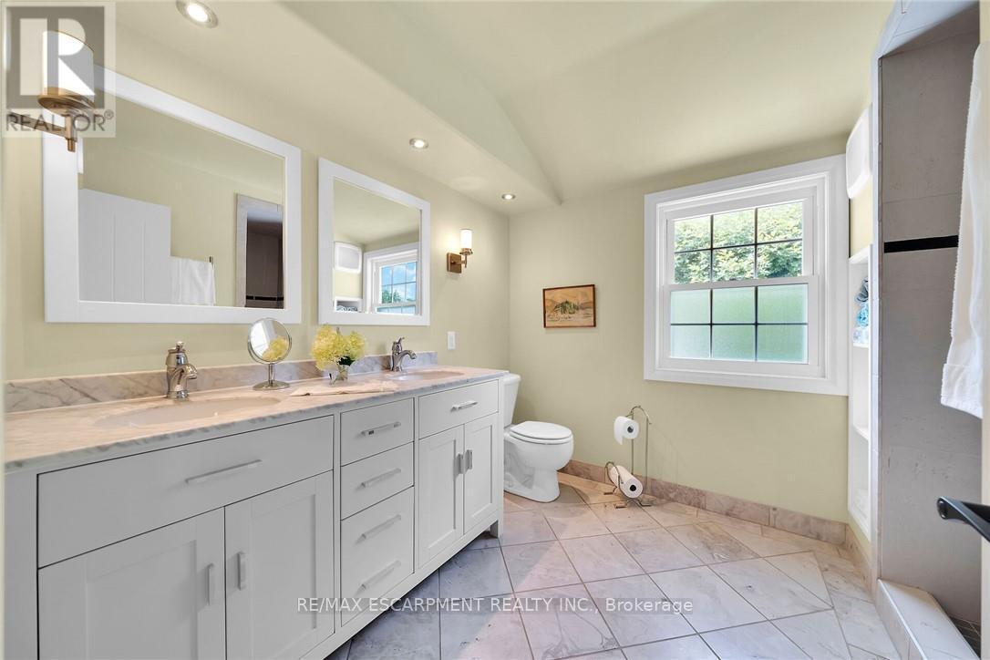 14 Simcoe Boulevard, Norfolk, ON - Indoor Photo Showing Bathroom