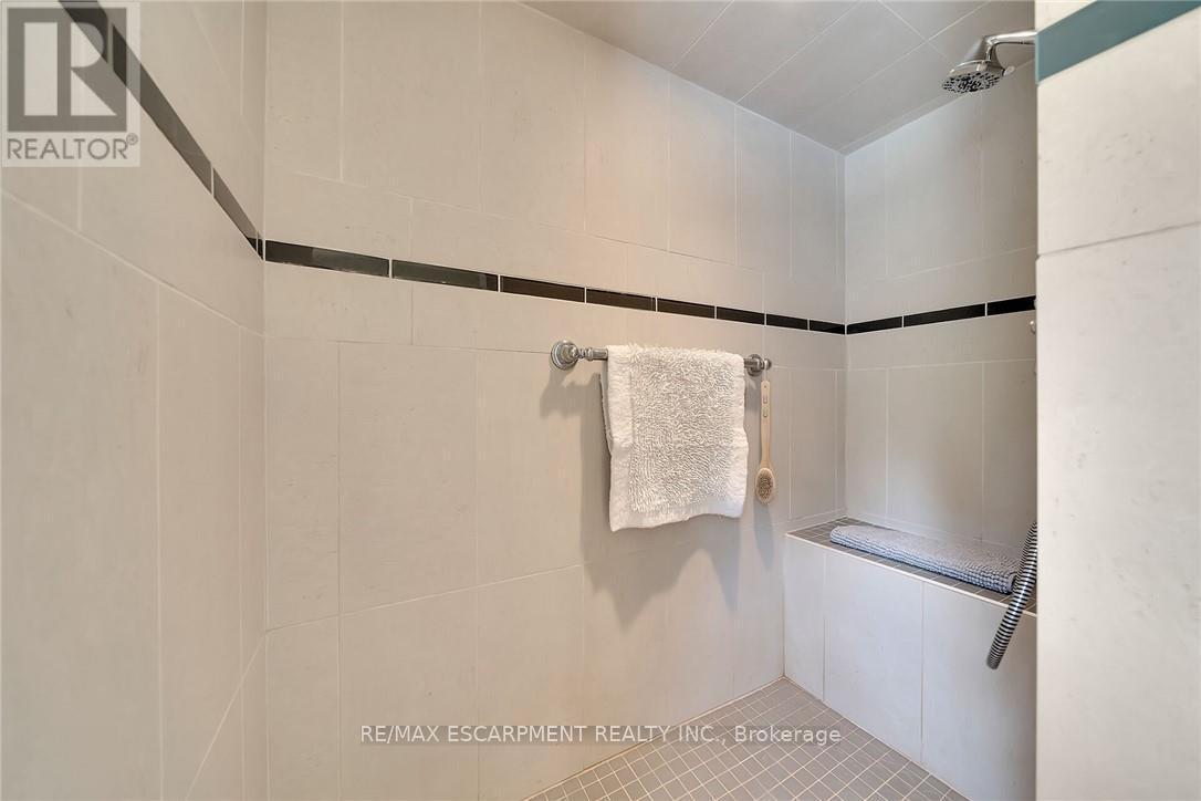 14 Simcoe Boulevard, Norfolk, ON - Indoor Photo Showing Bathroom