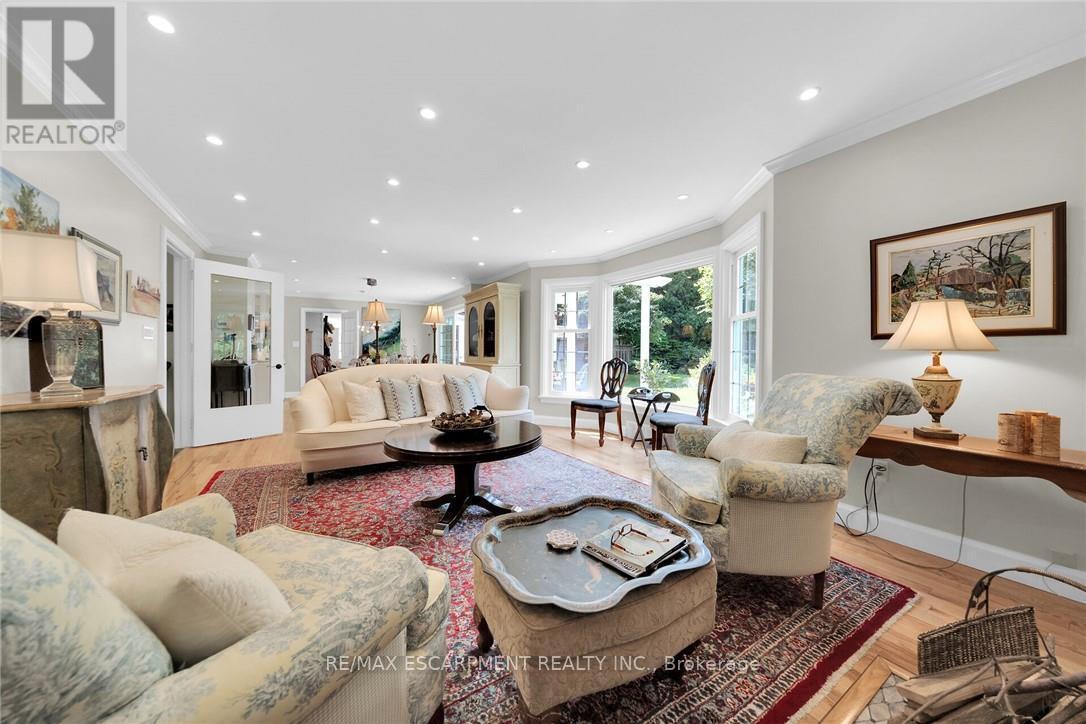 14 Simcoe Boulevard, Norfolk, ON - Indoor Photo Showing Living Room